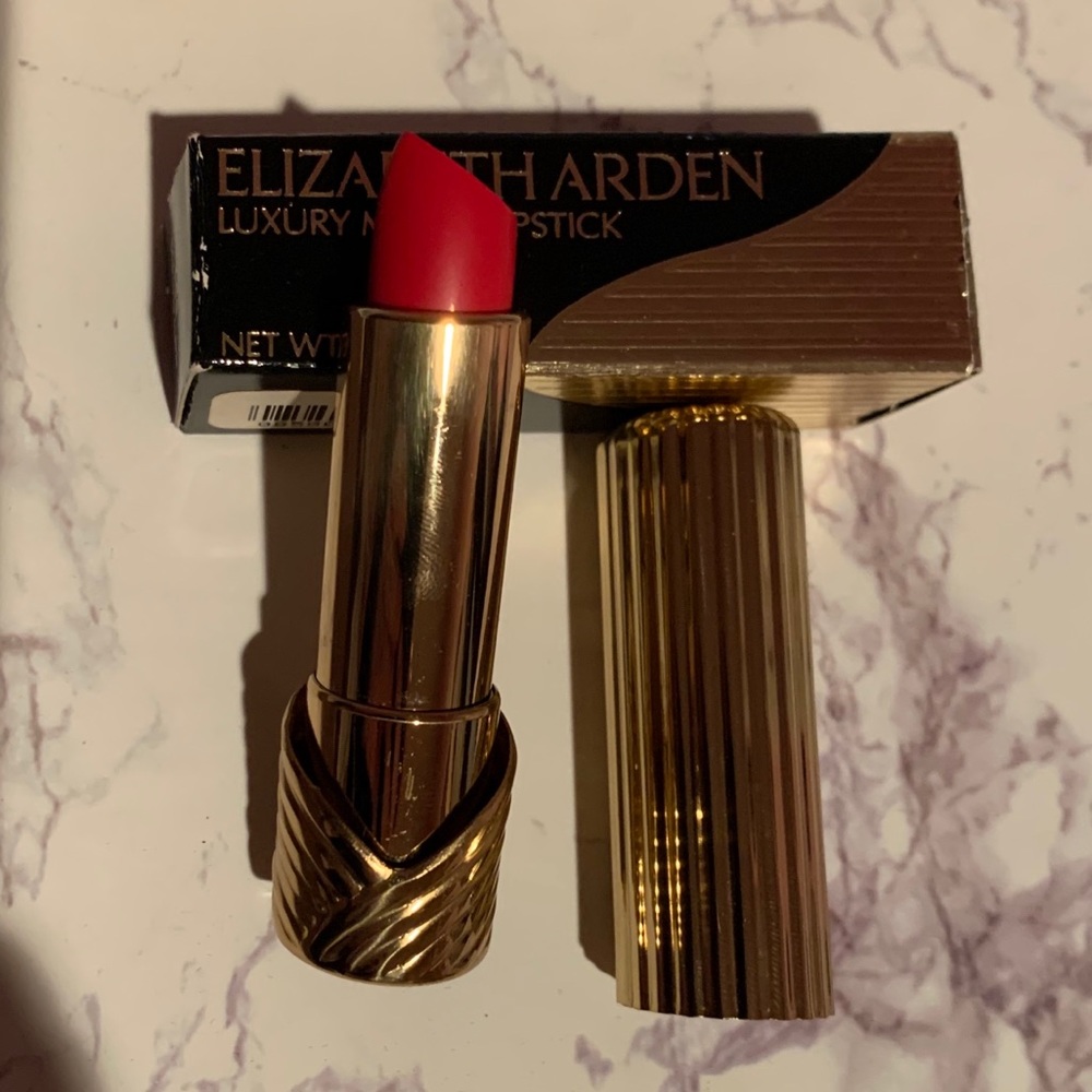 Elizabeth Arden Lipstick in Matte Glamour